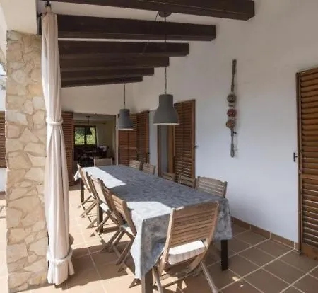Sleeps 12 Pool Wifi Vila